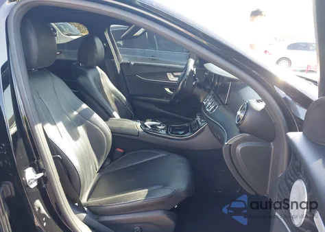 2017 Mercedes-Benz E 300 z USA, uszkodzony, nr VIN WDDZF4JB4HA206334